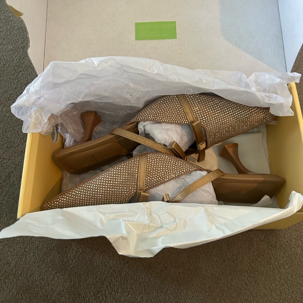 Cosy Island Bowtention Diamond Pointed Toe Heeled Mules - Picture 10 of 11